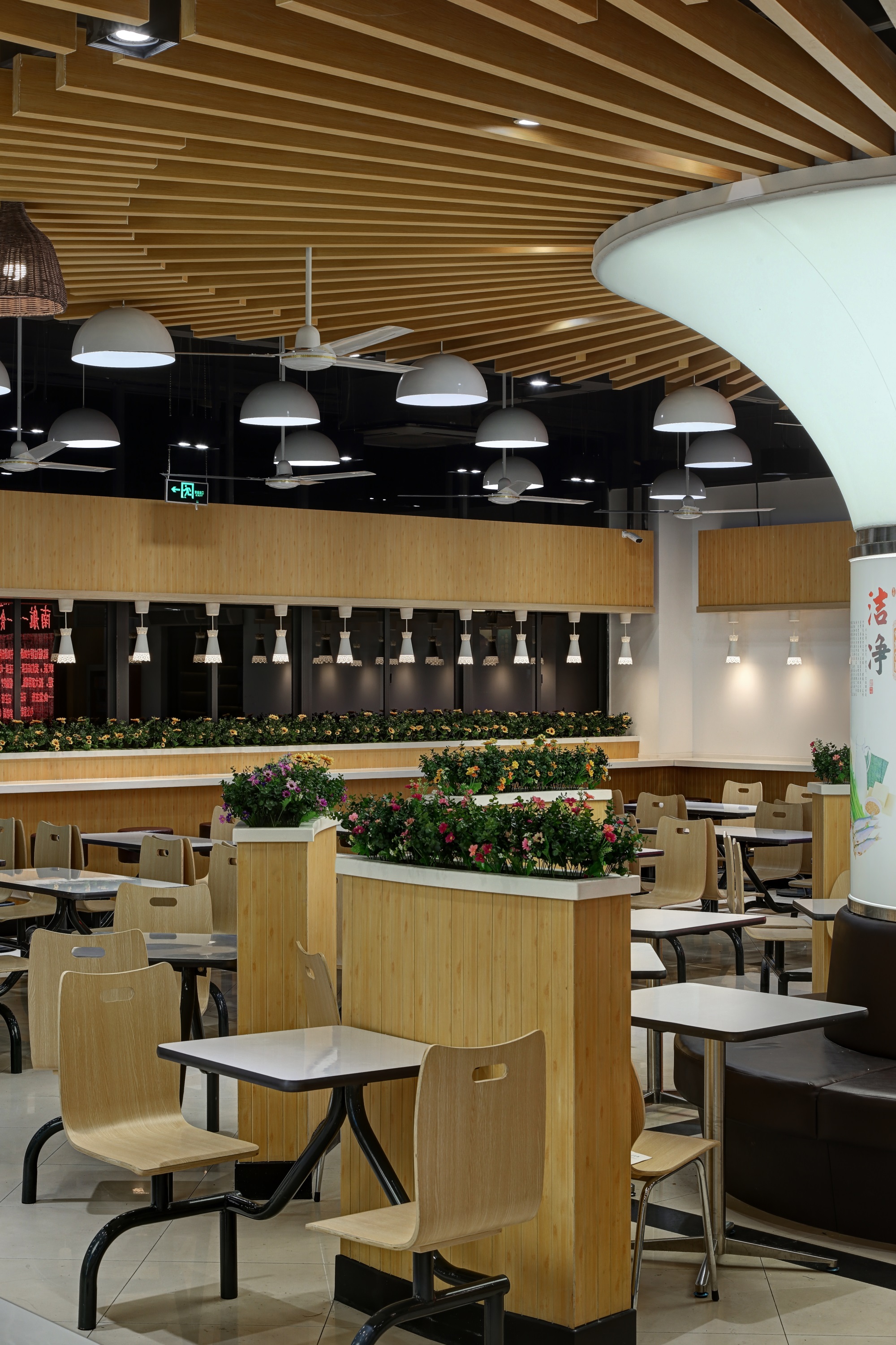 快餐店空間設(shè)計(jì)效果圖,快餐店空間設(shè)計(jì)案例