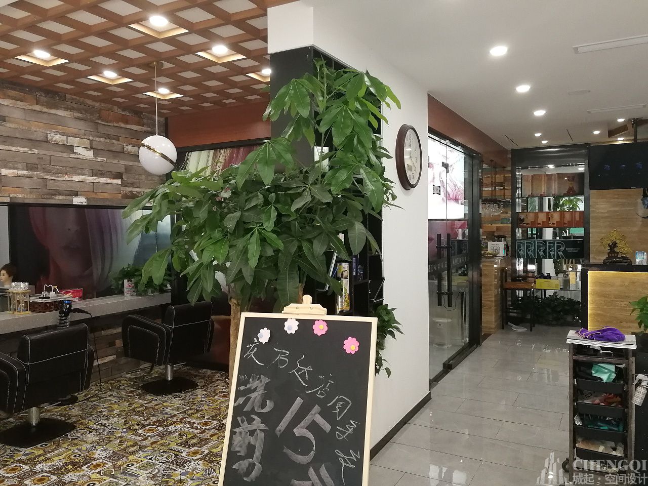 美發(fā)店空間設(shè)計(jì)實(shí)景圖,美發(fā)店空間設(shè)計(jì)案例圖