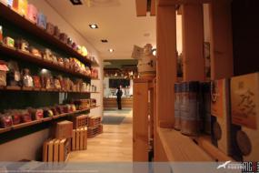 簡約現(xiàn)代裝修風(fēng)格奶茶店效果圖