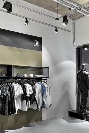 簡約裝修風(fēng)格服裝店貨架效果圖