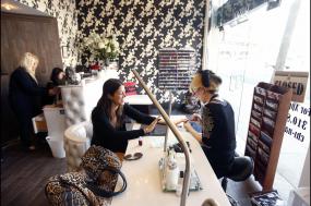 美甲店天花吊頂裝修效果圖片