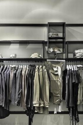 服裝店裝修貨架擺設(shè)圖片