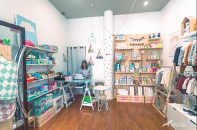 小型童裝店門面裝修圖片