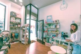 白色簡約童裝店裝修效果圖