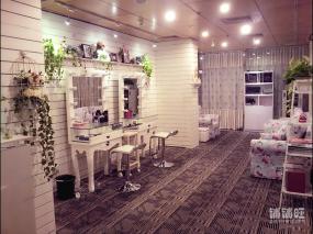 商場美甲店室內(nèi)背景墻設計裝修效果圖