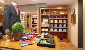 服裝店裝修效果圖黑白風(fēng)格