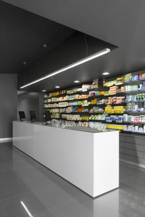 精美韓國化妝品店貨架圖片欣賞