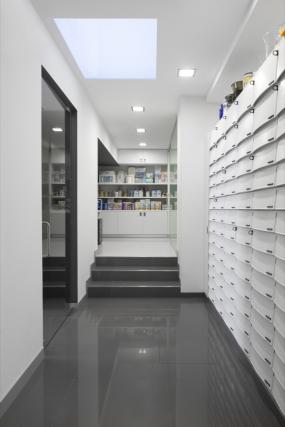 奢侈化妝品店貨架裝修圖片