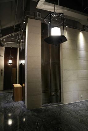 火鍋店門面室內(nèi)簡(jiǎn)約吊燈裝修效果圖片