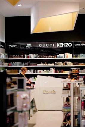 商場化妝品店內(nèi)裝修圖片欣賞