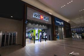 小型童裝店室內(nèi)掛衣架裝修效果圖片
