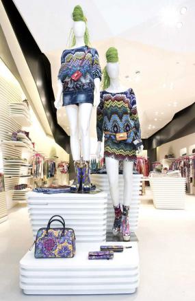 簡約風(fēng)格10平米服裝店女服裝店裝修效果圖