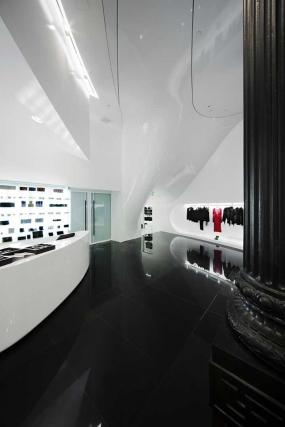 女服裝店室內(nèi)原木地板裝修效果圖片