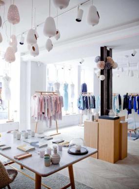 女服裝店室內(nèi)水泥地面裝修效果圖片
