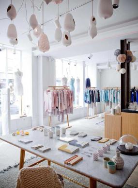 現(xiàn)代女服裝店室內吸頂燈裝修效果圖片