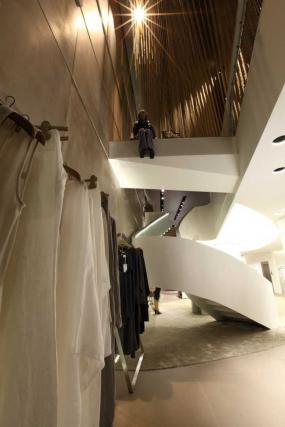 品牌女服裝店玻璃門(mén)裝修效果圖片