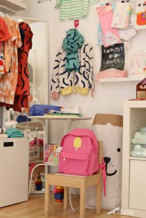 小型童裝店室內(nèi)設(shè)計裝修圖片