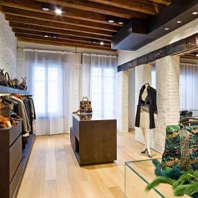70平米女裝服裝店商鋪裝修設(shè)計(jì)圖