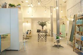 簡約美發(fā)店裝飾室內(nèi)設計圖片