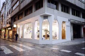 現(xiàn)代簡約風格韓國室內(nèi)美發(fā)店裝修圖