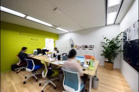 現(xiàn)代簡約式90平米辦公室室內裝修圖