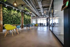 最新化工企業(yè)辦公室裝飾實(shí)景圖