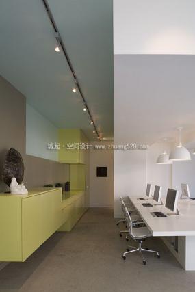 員工辦公區(qū)最新室內(nèi)裝修設計圖片