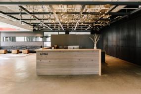 最新化工企業(yè)公司前臺(tái)裝飾實(shí)景圖