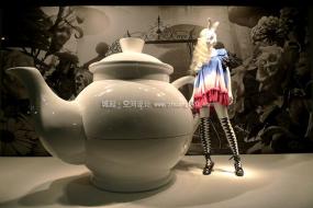 最新服裝店櫥窗裝飾實(shí)景圖