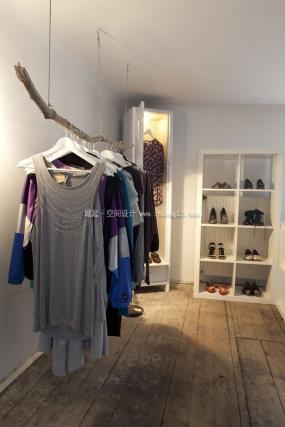 最新大型服裝店設(shè)計圖片