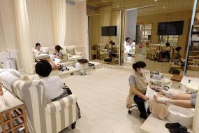 最新小型美甲店裝修設(shè)計(jì)圖片