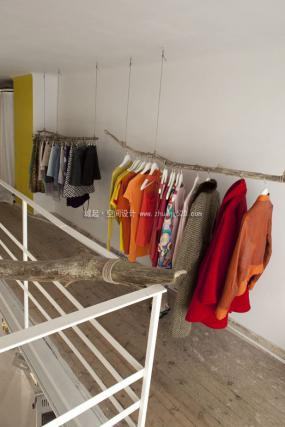 最新大型服裝店設(shè)計裝飾效果圖片