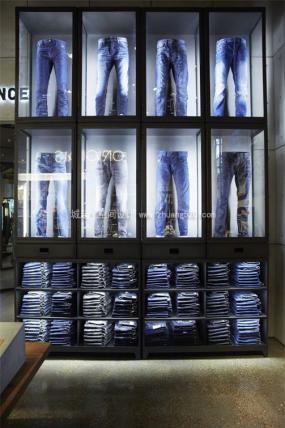 最新精品服裝店裝飾實景圖