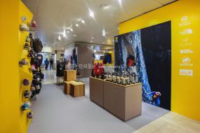 高端服裝專(zhuān)賣(mài)店裝修圖片