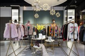 外貿(mào)服裝店設(shè)計(jì)效果圖片