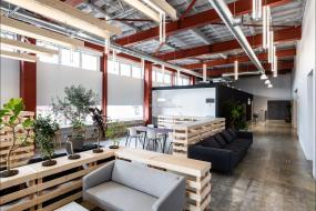 企業(yè)辦公室loft風格室內裝修圖