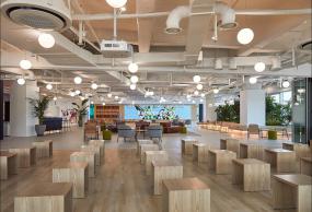 國外小型企業(yè)員工辦公室裝修設計欣賞