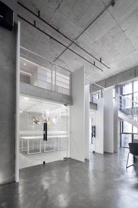 100平米loft辦公室裝修