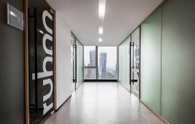 企業(yè)老板辦公室的裝修格局圖