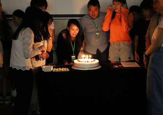 員工生日會留念！