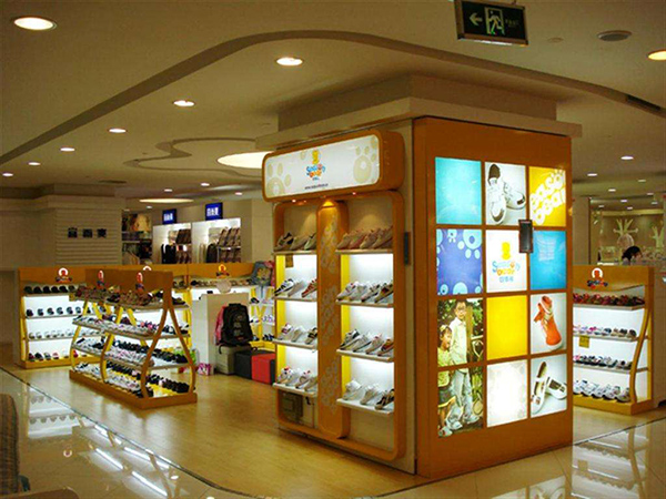 童鞋<a href=http://tt45tt.cn/pictrue/zmd target=_blank class=infotextkey>專賣店裝修效果圖</a>片